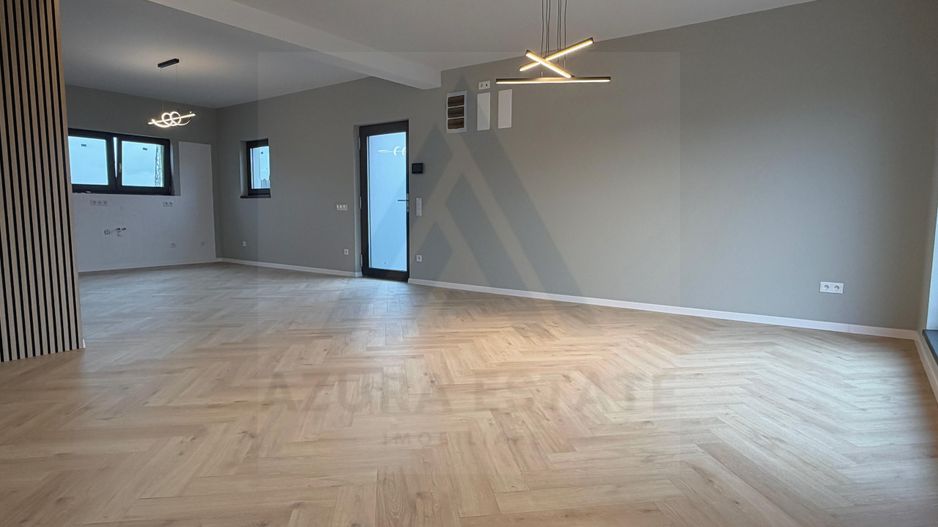 Apartament ultrafinisat 4 camere 3 bai si curte 200 mp in Arhitectilor - Poză 3