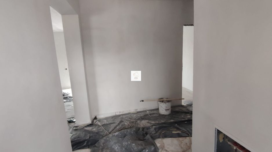 Casa 4 camere Crevedia - Poză 2