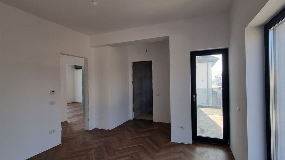 Vilă Individuală cu 700 mp Teren și Mansardă Amenajată - Poză 5