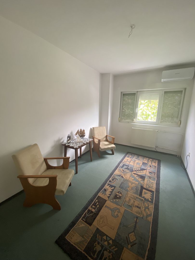 Casa de vânzare/închiriere zona Lunei - Poză 32