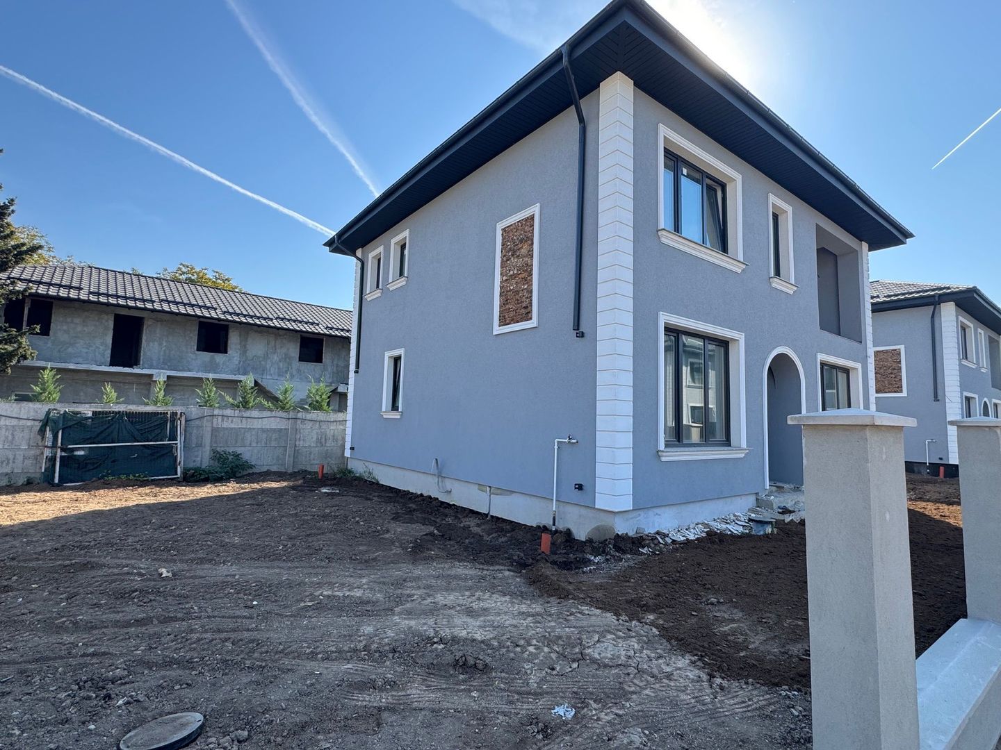 Vila Tunari CENTRAL, 140m2 si curte mare - Poză 3