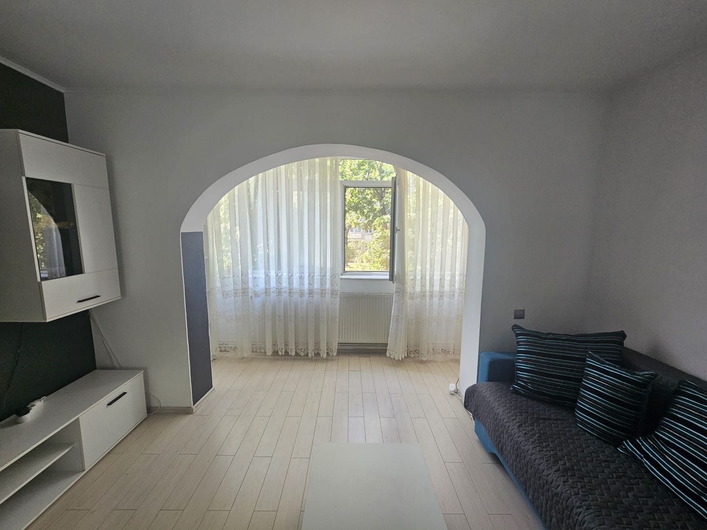 2 camere, etaj 1, stradal, vis-a-vis de Spitalul Militar - Poză 2