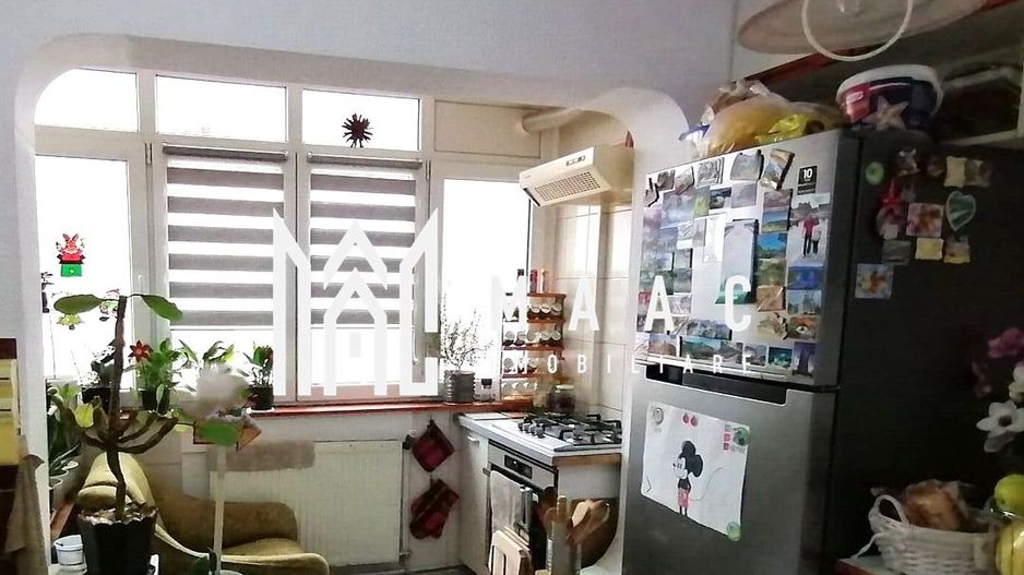 Apartament 3 camere I Decomandat I Zona Vasile Aaron - Poză 3