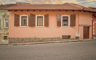 Casa de vanzare in centrul Brasovului - curte privata si pivnita - Poză 3