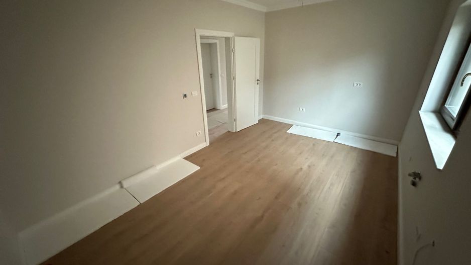 CASA TIP DUPLEX DESPARTIT PRIN GARAJ - Poză 27