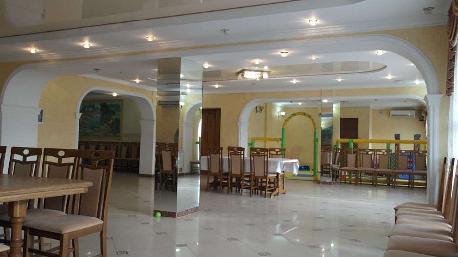 Restaurant pe prima linie Centru Mereni - Poză 16