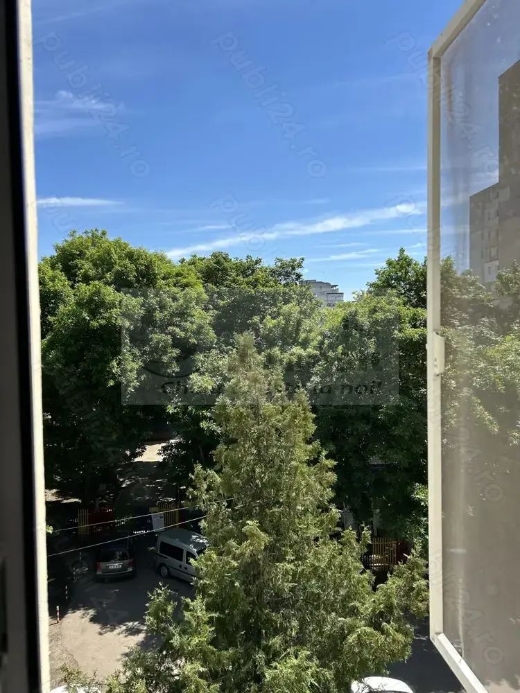 Ap cu 3 camere în Păcurari,izolat+geam la baie 108.000 euro negociabil - Poză 3