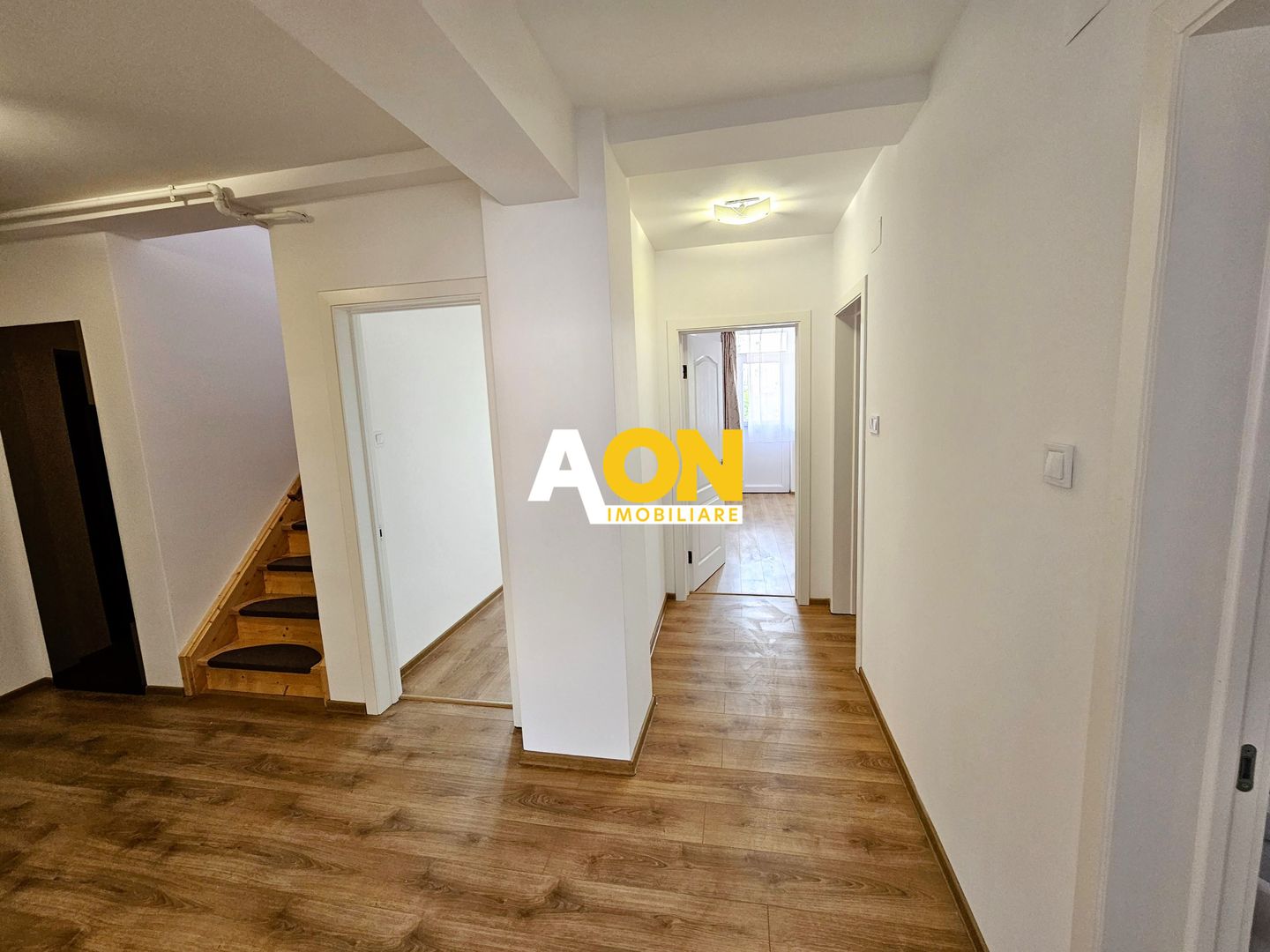 Penthouse 4 camere, 100 mp utili + terasa 83 mp + boxa 21 mp, Centru - Poză 4
