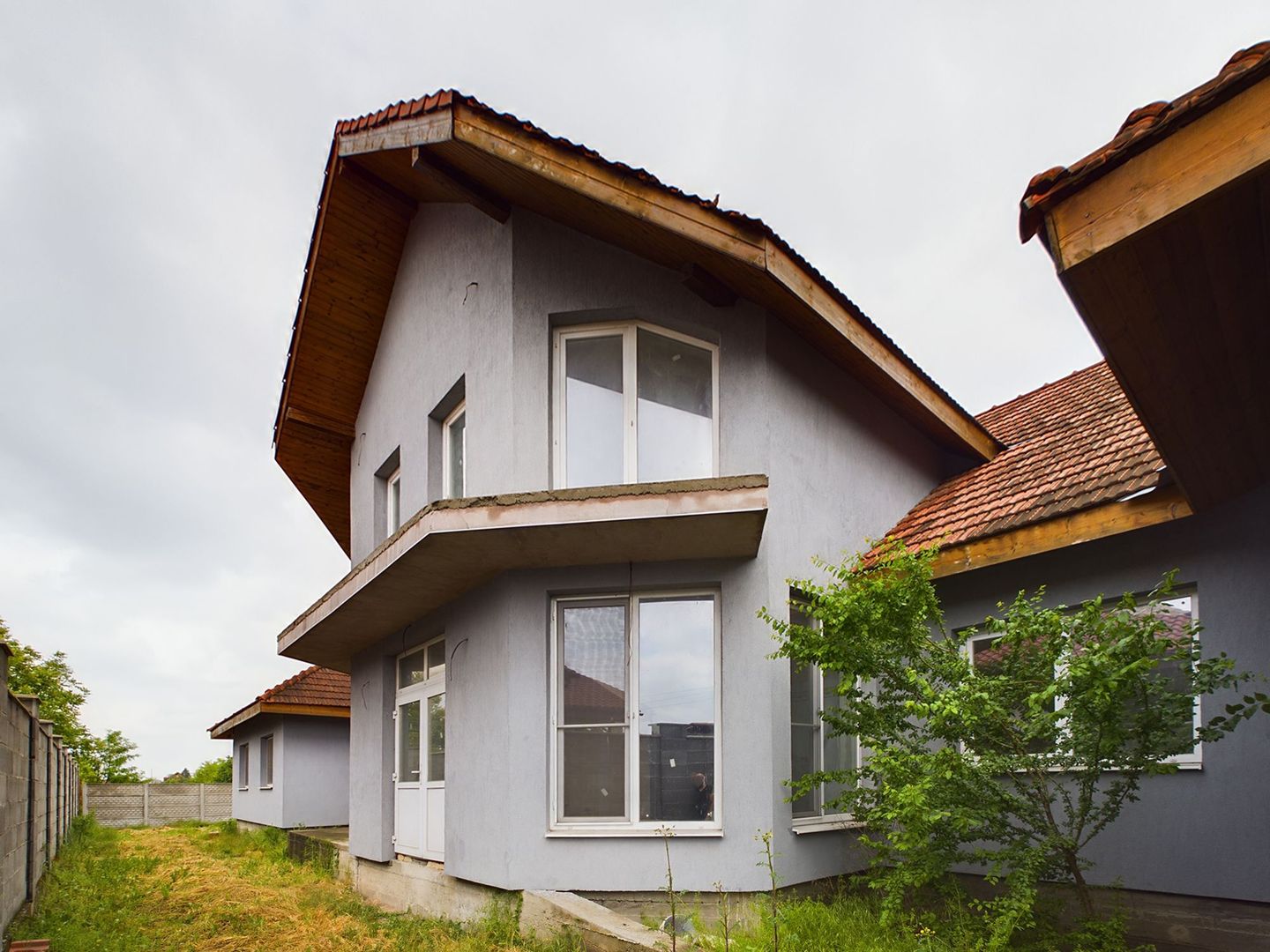 Casă cu destinații multiple în Gai - Poză 1