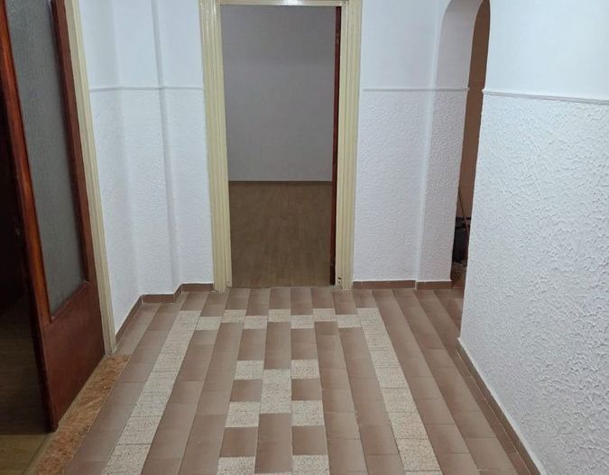 Apartament 4 camere 92mp, etaj 1, parcare inclusa, nemobilat, 2 băi, Mall Vitan - Poză 3