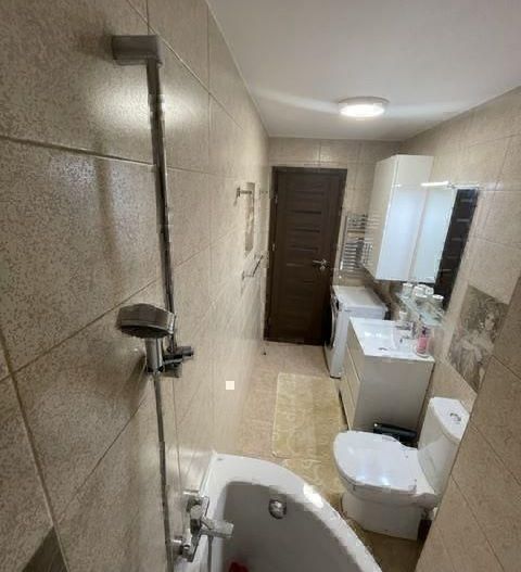 Închiriez apartament 2 camere, Decebal, mobilat, confort lux, parcare - Poză 9
