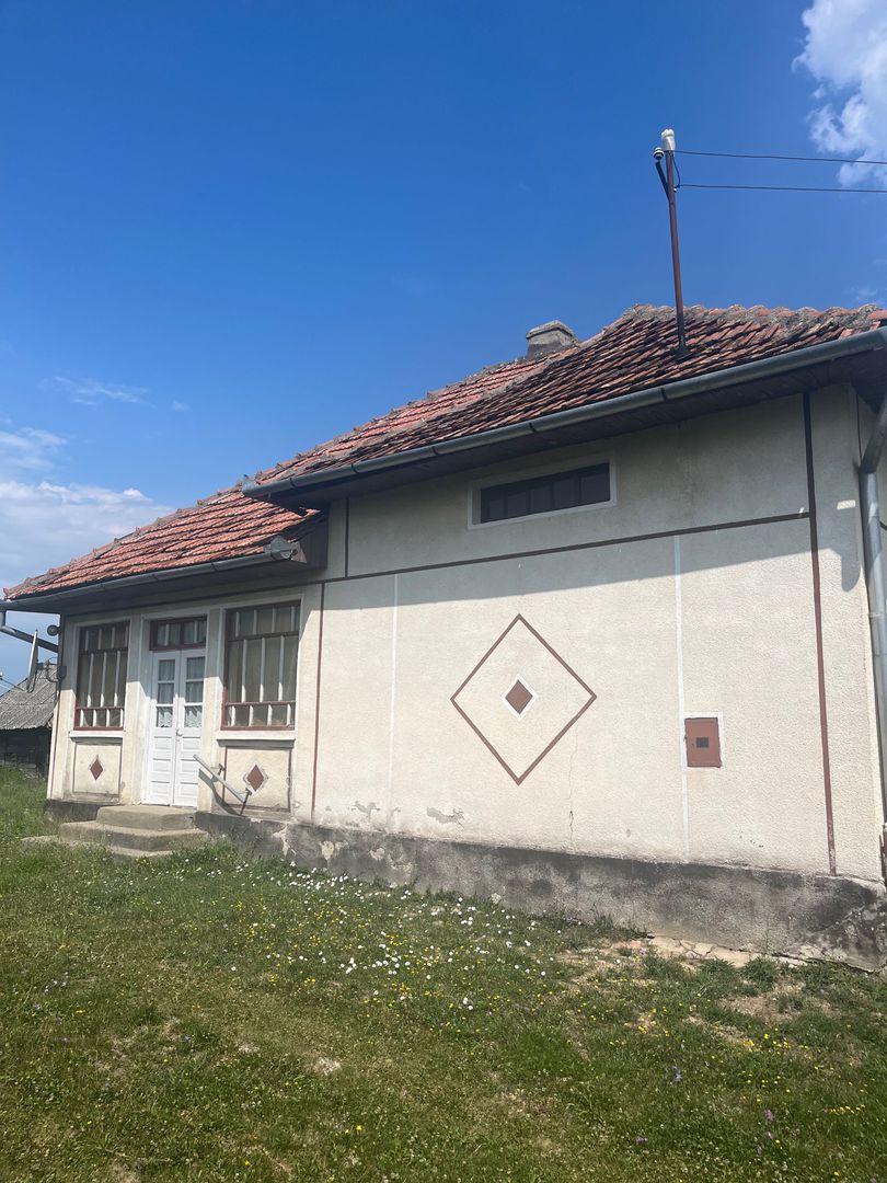 Casă de vânzare localitatea Măriuș - Poză 1