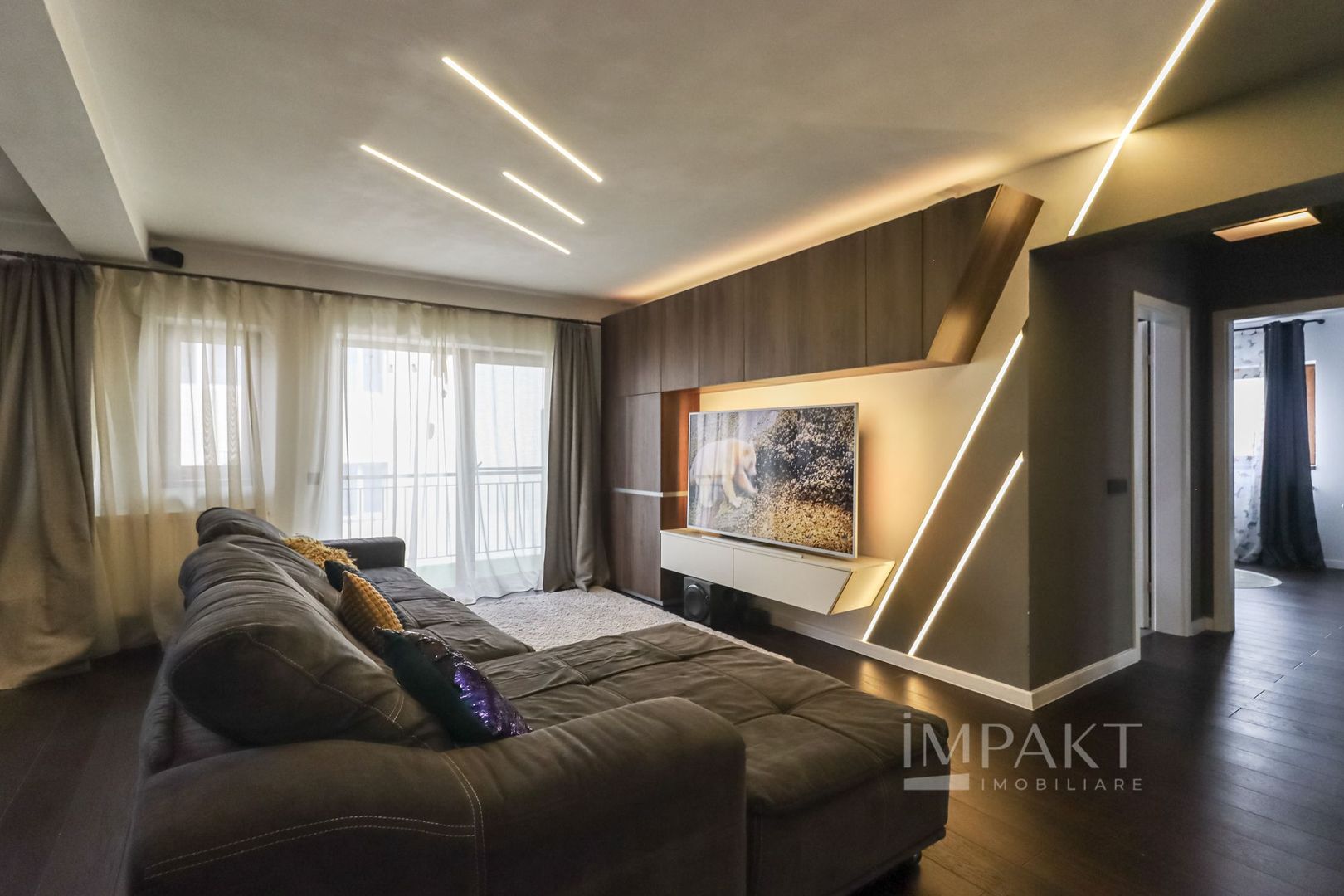 Apartament spatios cu balcon si terasa, complet mobilat, Europa! - Poză 1