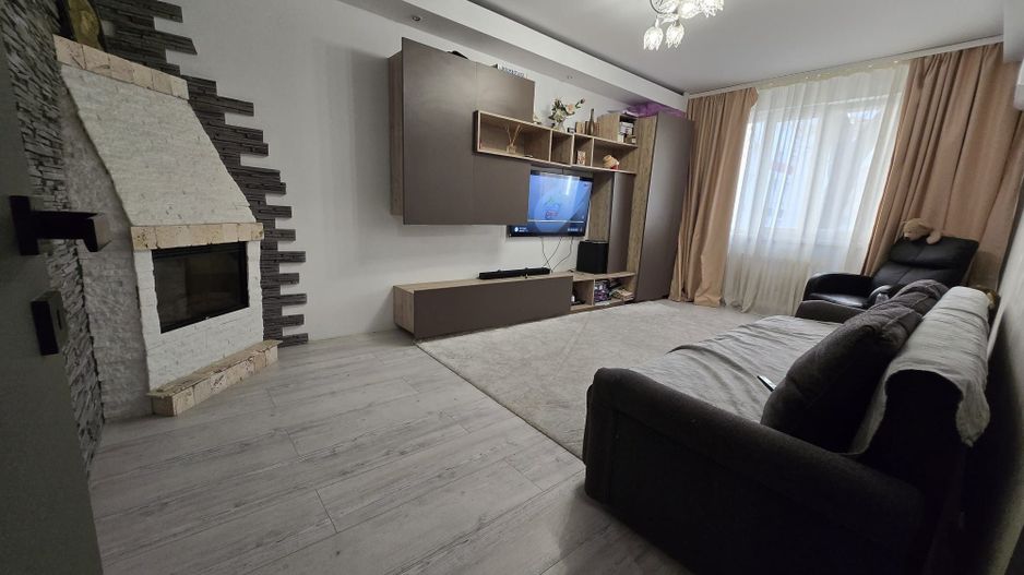 Apartament de vânzare 3 camere - Poză 1