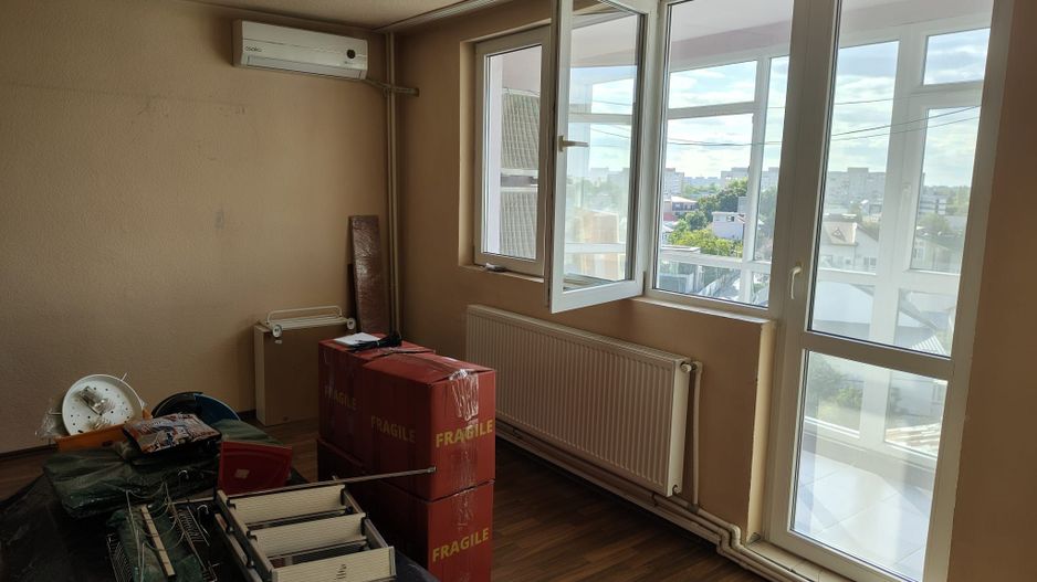Apartament incapator cu trei camere, Alexandru Obregia, 120.000€ negociabil - Poză 1
