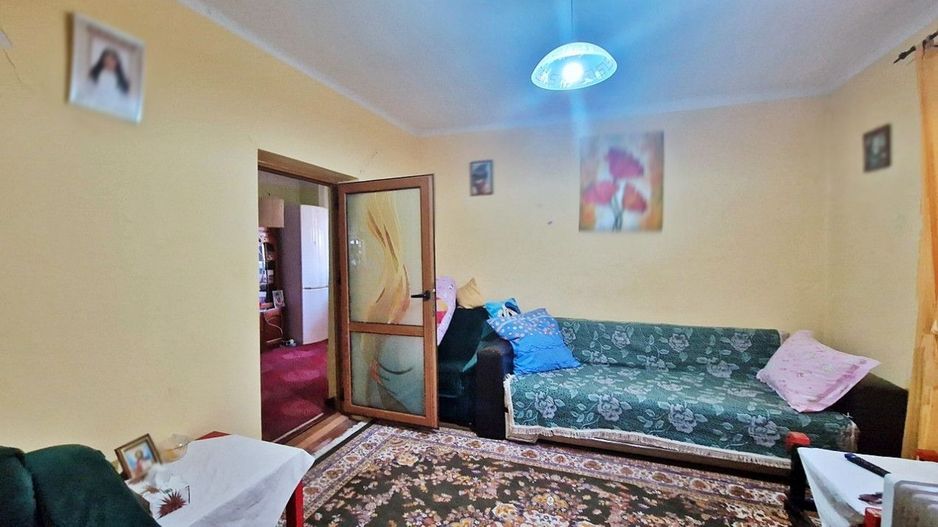 Vanzare casa cu teren 1800 mp, Pitesti str Bananai, la intrare - Poză 11