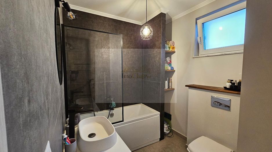 Casă spațioasă cu 4 camere și curte proprie – ideală pentru familie - Poză 11