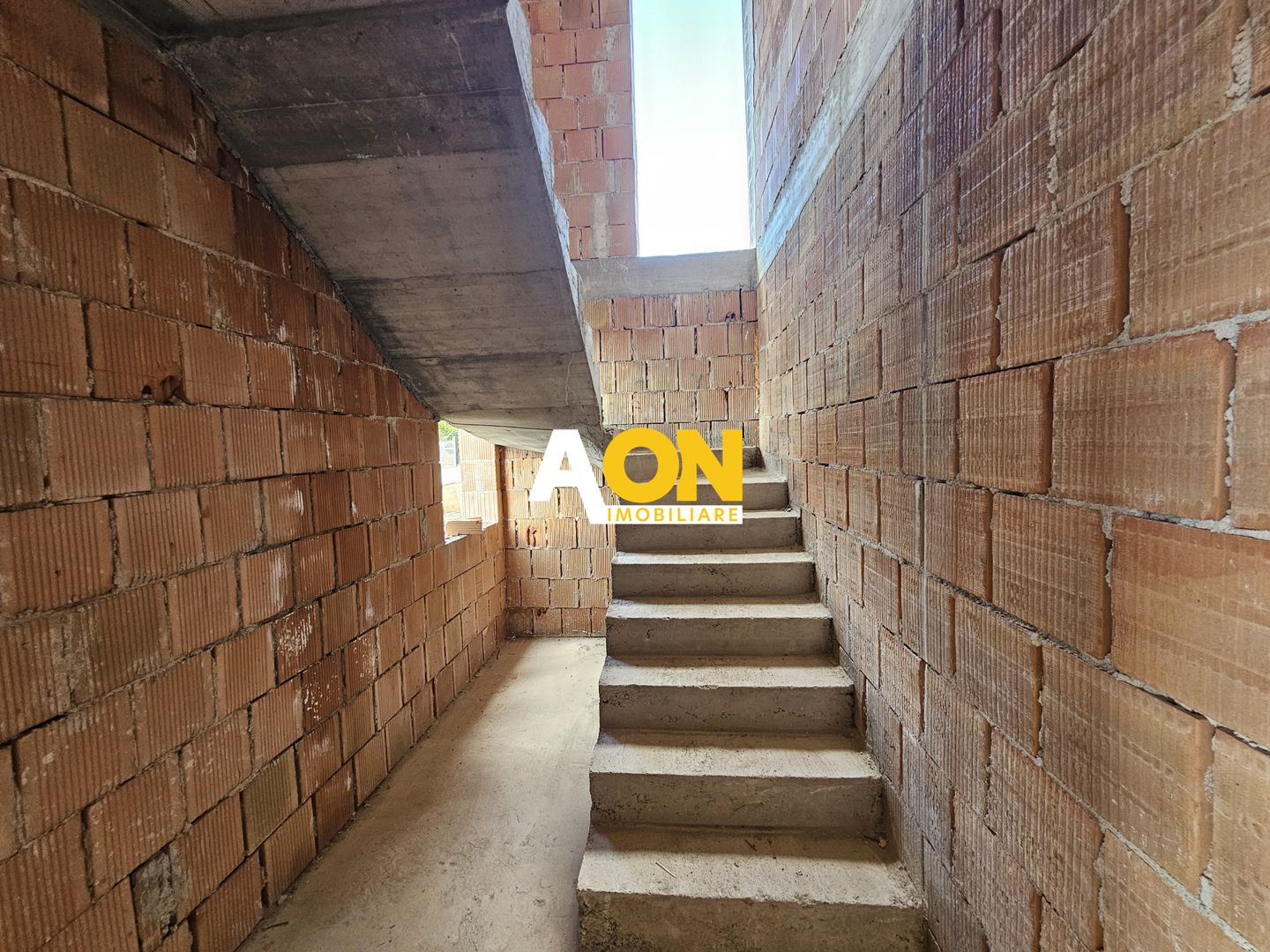 Duplex modern 121 mp utili, 4 camere, curte 315 mp, zonă liniștită - Poză 10