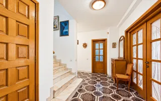 Vilă cu 8 camere de vânzare, piscina, livada, iesire la Balta Pasarea - Poză 17