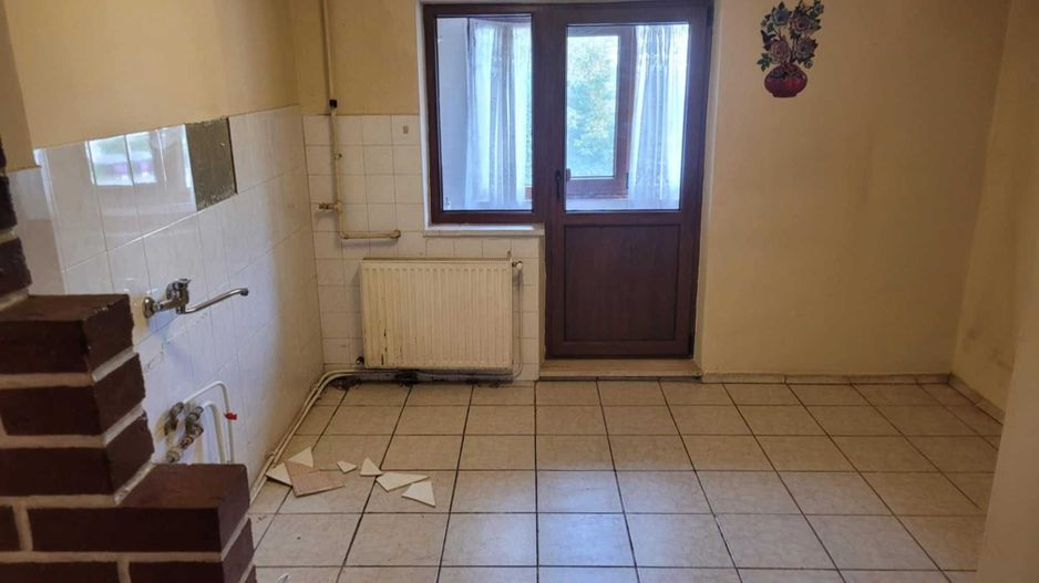 Apartament 2 camere Micro 17, etajul II, zona pietei, stil Carpati - Poză 1