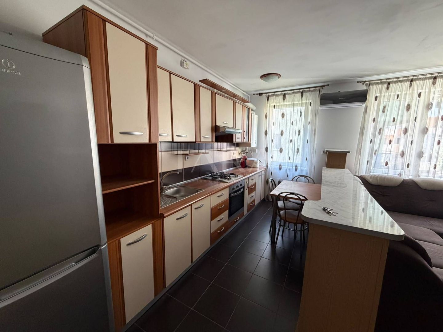Apartament cu 2 camere, parcare inclusă, zona centrală Florești. - Poză 5