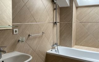 Apartament cu 2 camere de vanzare, Bloc Nou, Tolstoi - Poză 5