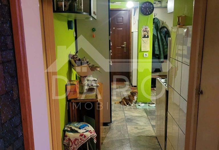 Vând apartament cu 3 camere în Dambu - Poză 5