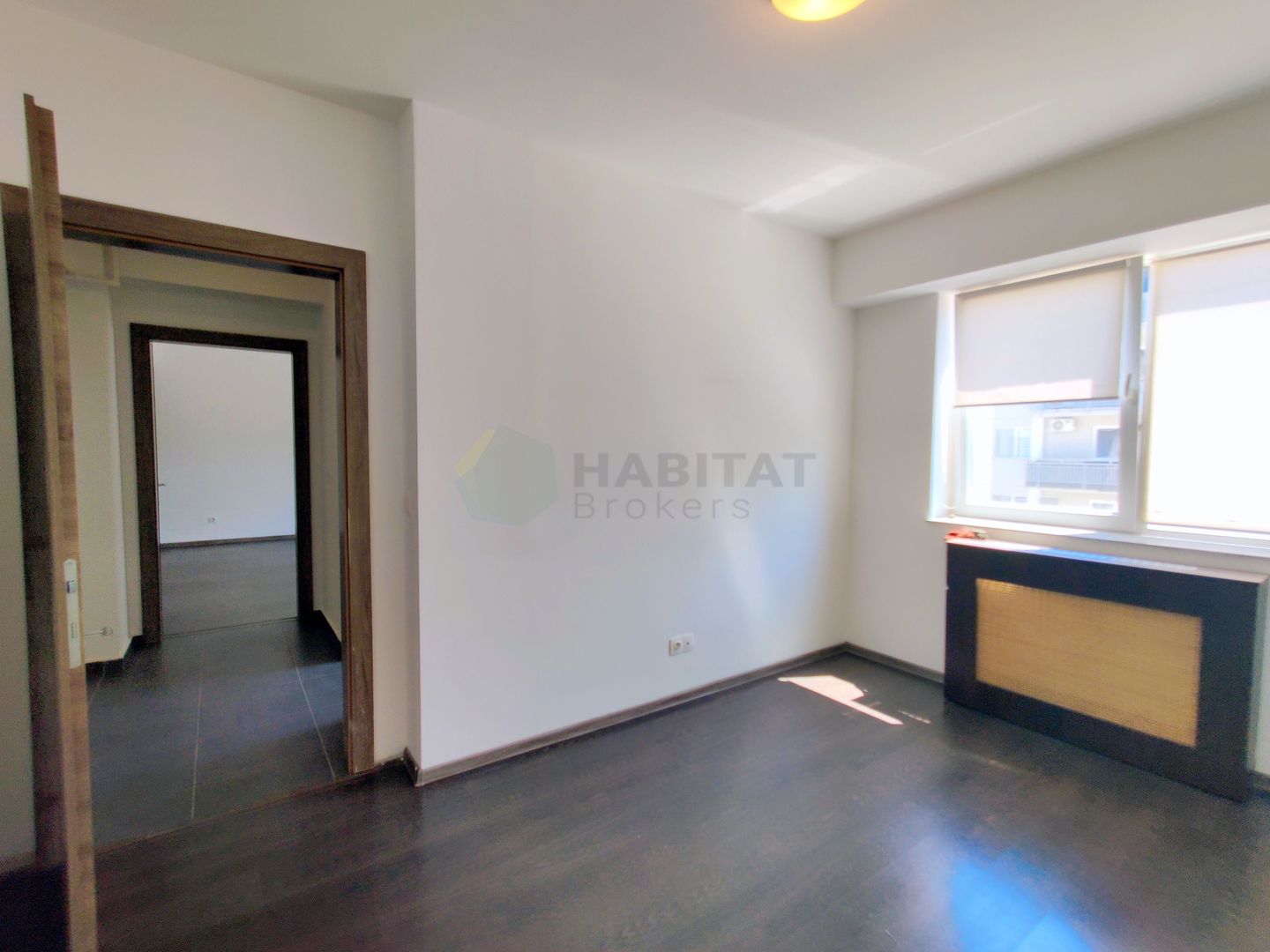 Decomandat, doua bai, loc de parcare in subteran, disponibil imediat - Poză 16