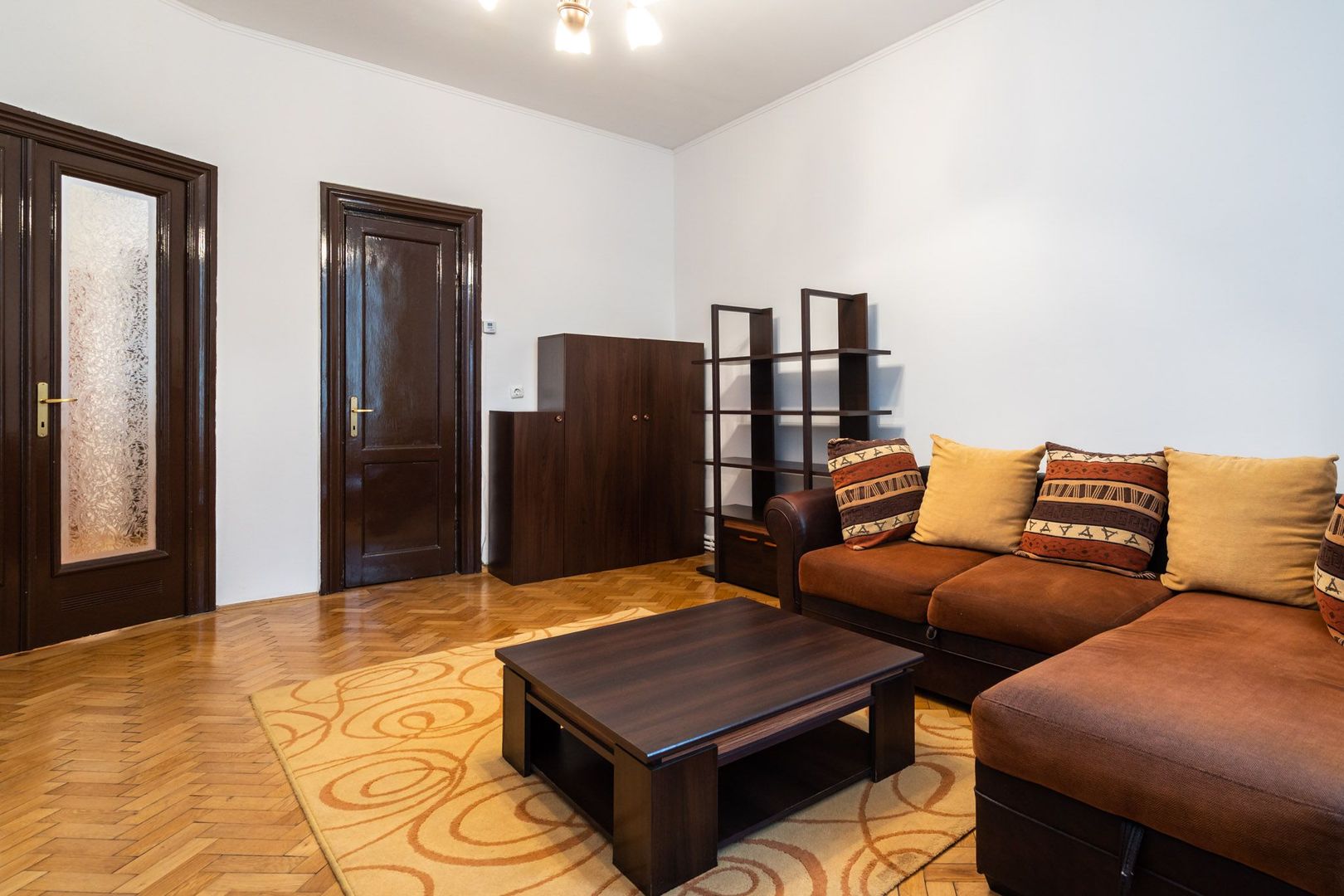 COMISION 0% - Apt.3 camere renovat,Bd. Lascar Catargiu, imobil fara risc seismic - Poză 3