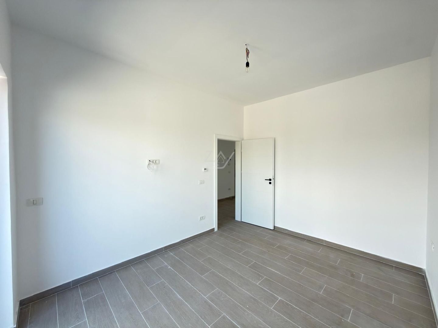 Etaj intermediar. Finisaje calitative. Loc de parcare. - Poză 5