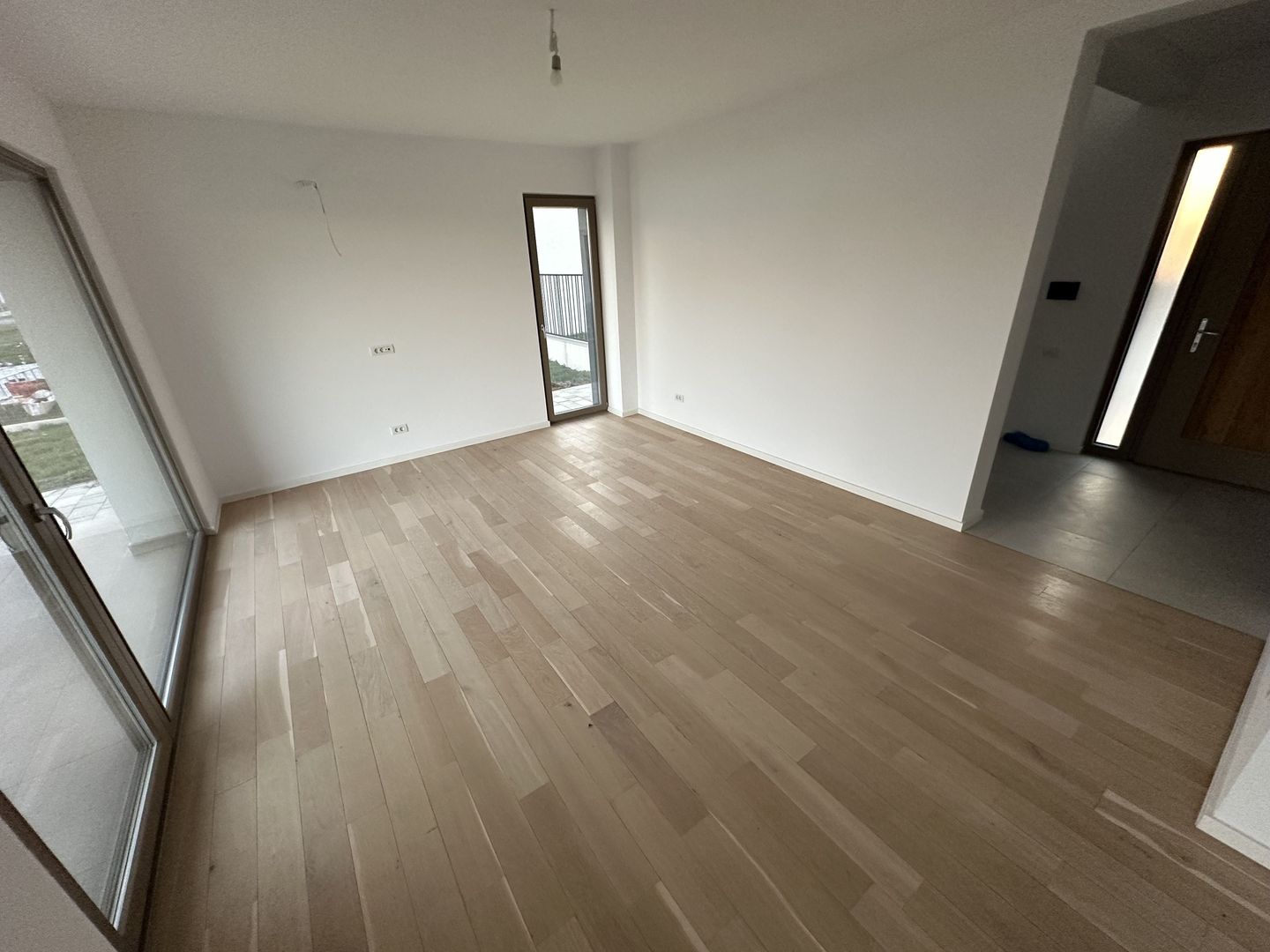 Casa cu 4 camere - Dumbravita - Poză 1