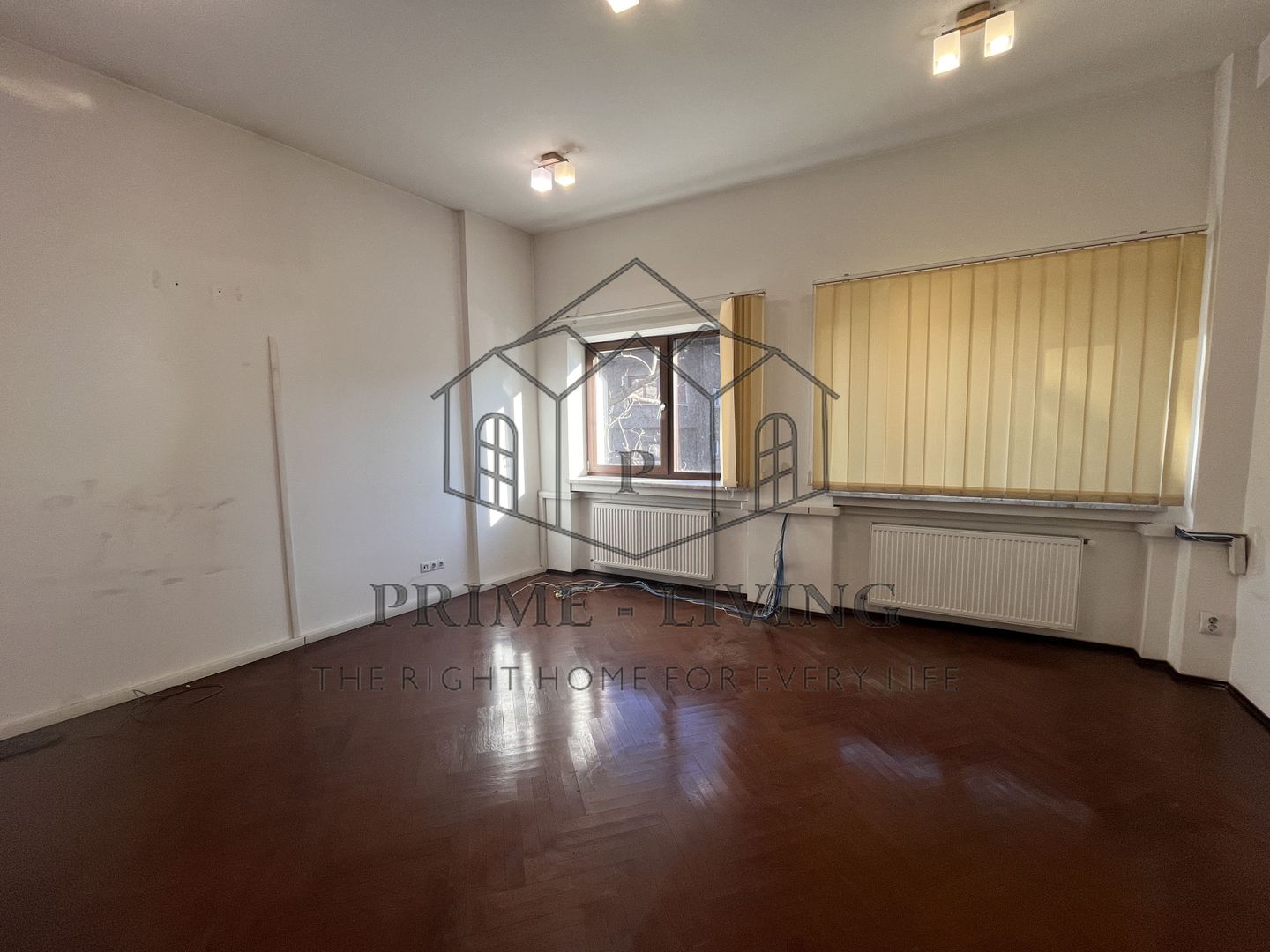 VILA INTERBELICĂ LA INCHIRIERE IN ZONA 1 MAI - Poză 15