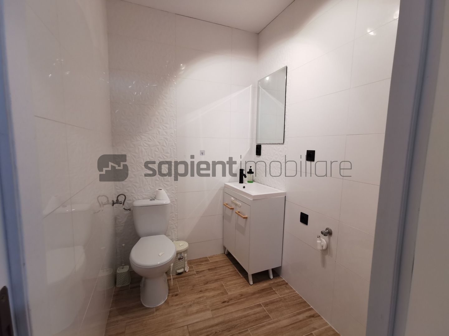 De închiriat apartament cu 3 camere, în Milano 5, Nufărul - Poză 8