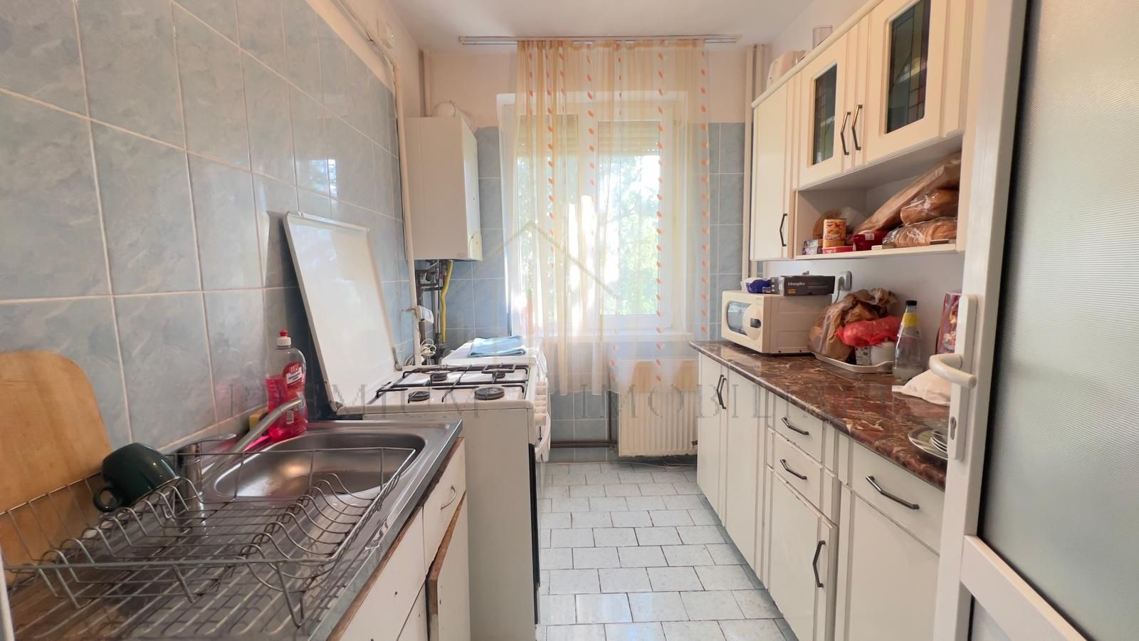 Apartament 3 camere etaj 1 - zona centrala - Poză 5