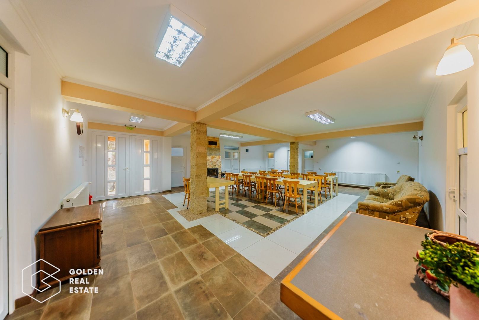 Proprietate pretabila pentru afacere, Cladova - Poză 2