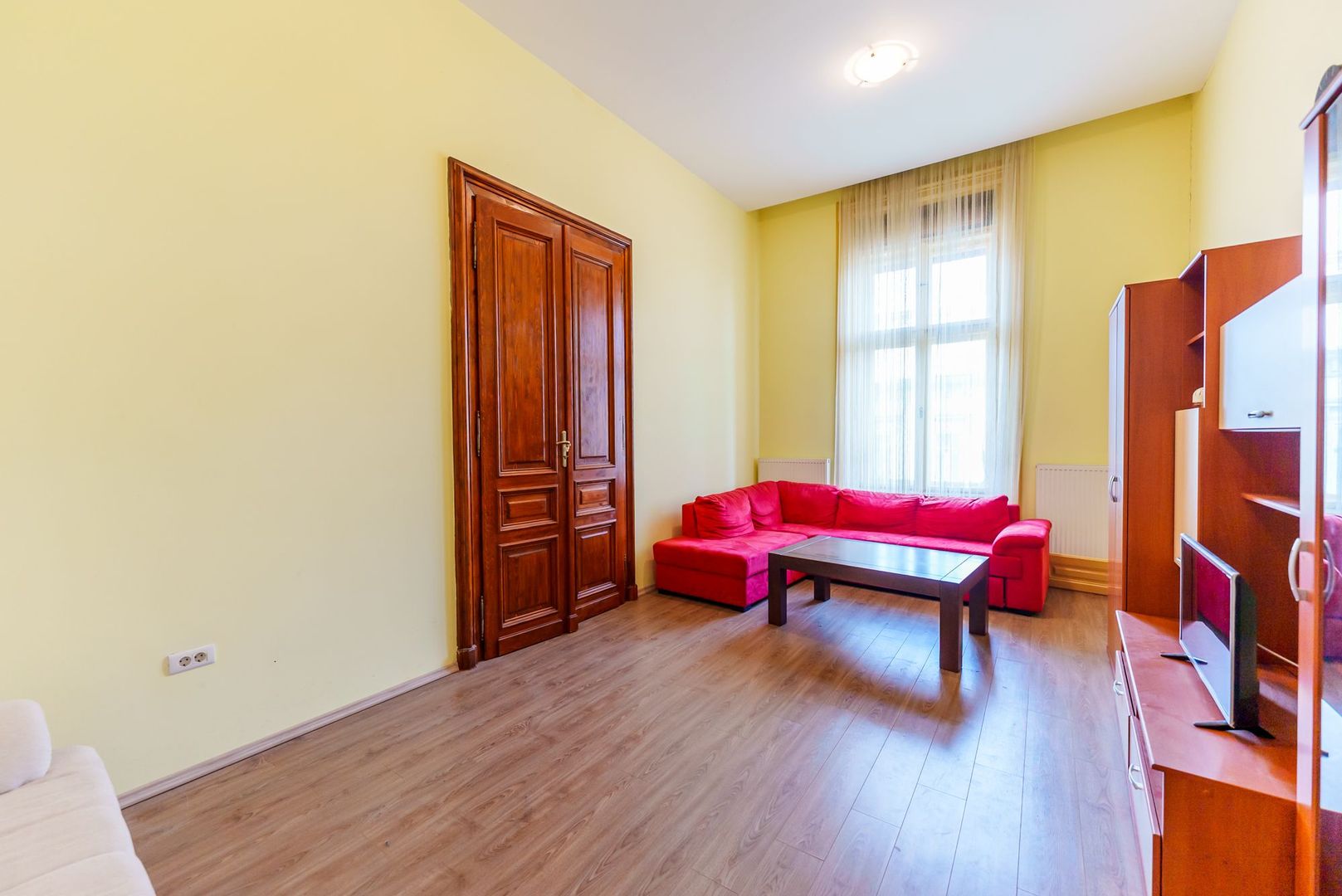 APARTAMENT ULTRACENTRAL CU 2 CAMERE DE ÎNCHIRIAT - Poză 1