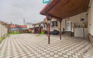 Două case, curte mare, lângă Castelul Corvinilor - Poză 30