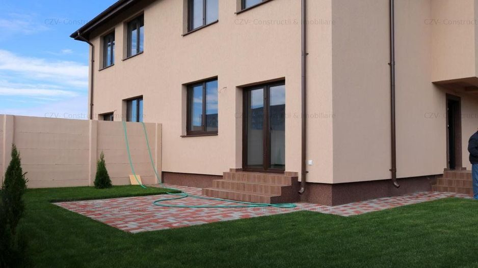 Predare la Cheie, Curte Amenajata, Toate Utilitatile in Uz - Poză 1