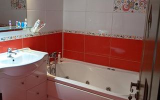 Apartament modernizat de 3 camere - locatie ultra-centrala - Poză 6