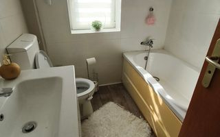 Casă individuală spațioasă cu garaj și curte generoasă – Ghiroda - Poză 10