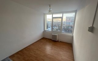Garsoniera tip Cameră Tractorul, etaj intermediar - Poză 4