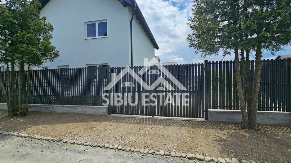 Casa unifamilala 5 camere curte proprie  Sura Mica zona Penny - Poză 1