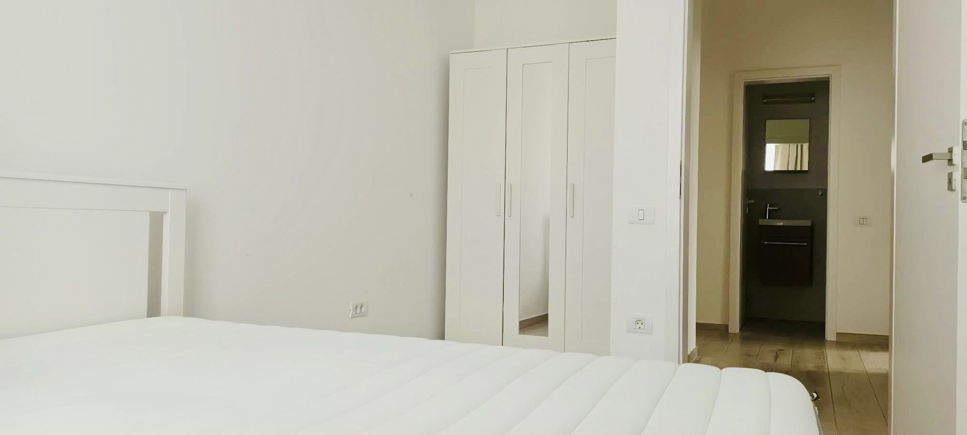 APARTAMENT CU LOC DE PARCARE - Poză 6