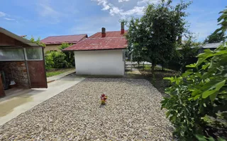 🏡 Casă renovată cu 6 camere, teren 557 mp – Berceni, Prahova - Poză 14