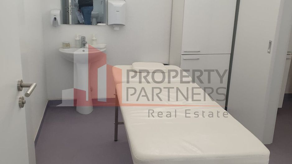 561 mp amenajati pentru clinica medicala - Poză 15