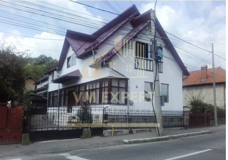 VILA 8 CAMERE, TEREN 272 MP, CENTRU CAMPULUNG - Poză 1