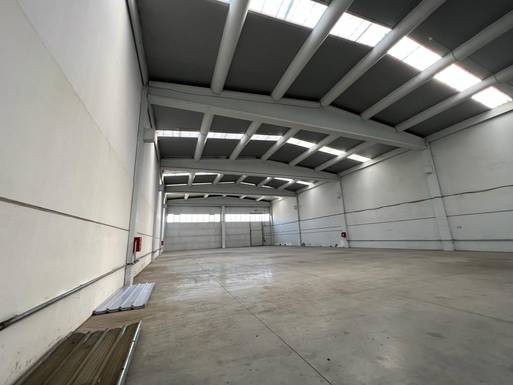 Spatiu de productie / depozitare 7600 mp si 5811 mp platforma betonata - Poză 2