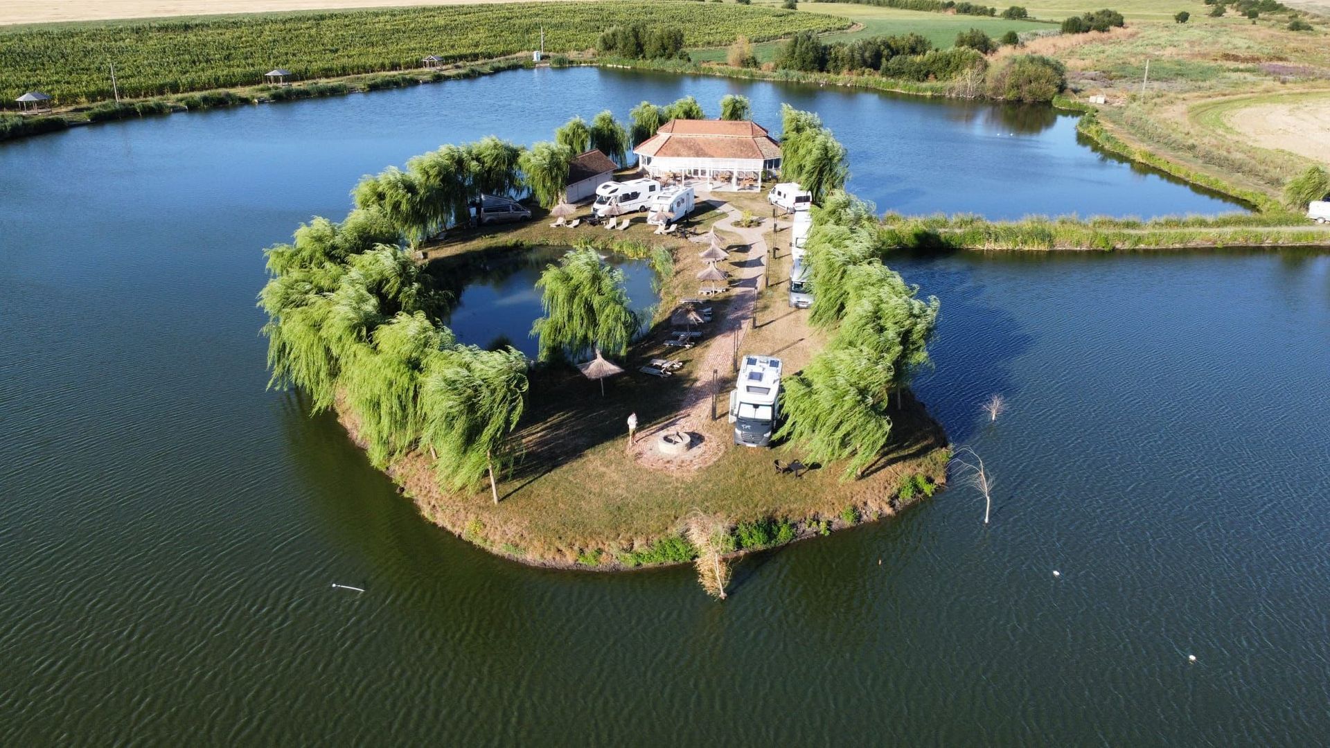 Pescărie și restaurant, afacere la cheie - Poză 1