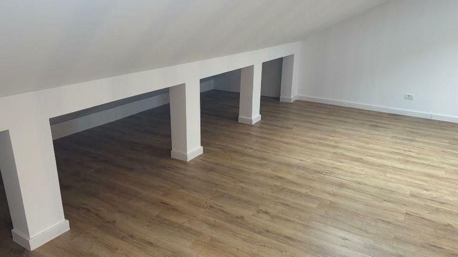 Vila moderna spatioasa - Poză 14