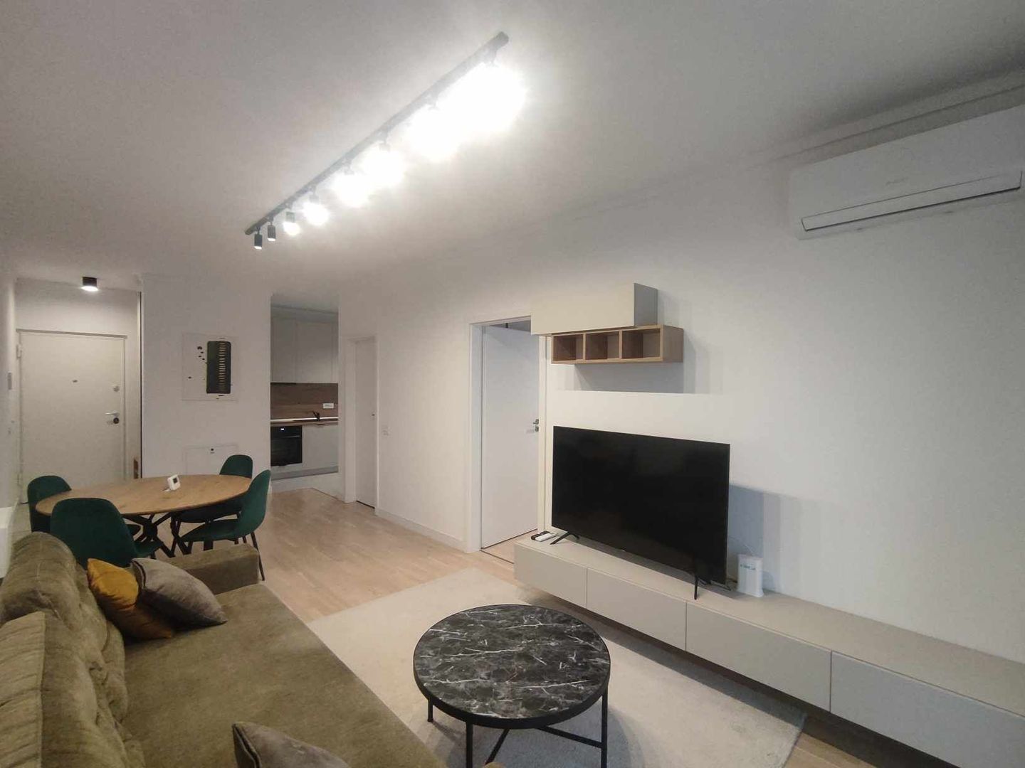 Vânzare 2 camere cu parcare subterana Marmura residence zona Jiului - Poză 1